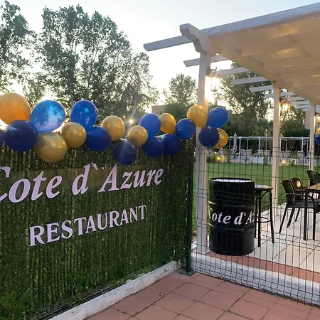 And In Cote D'azure Sluneční pobřeží